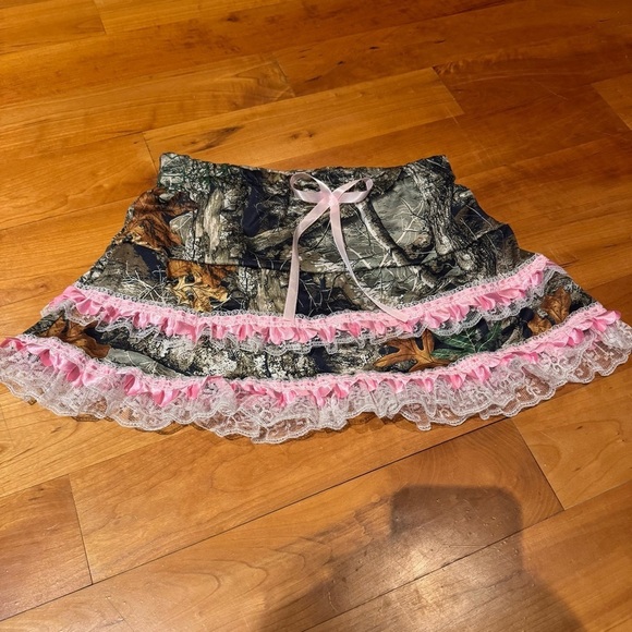 Micro Mini Skirt Real tree Camo print with Pink Lace Trim NEW XS - Picture 2 of 5